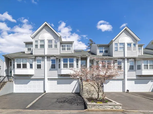 9 Eastern Drive, New Hyde Park, NY 11040
