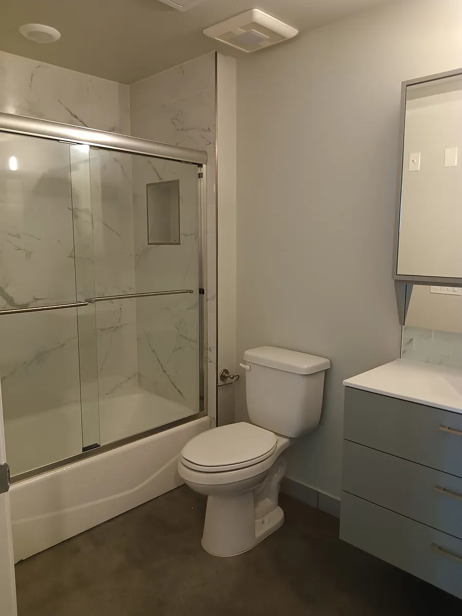 Building Photo - 6515 S Crenshaw Blvd #204