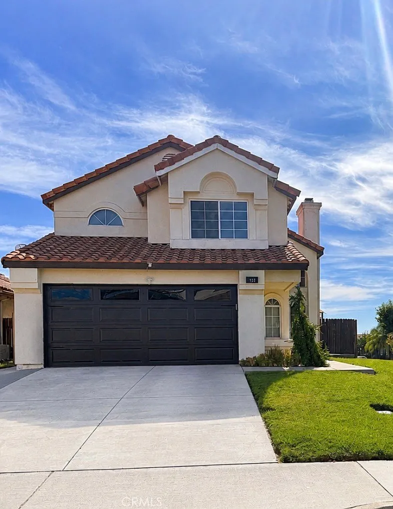 3 bed, 2.5 bath, 1753 sqft, $3,300 — Photo 1