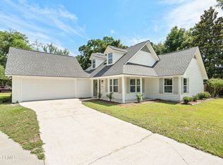 14 Chesterfield Dr, Beaufort, SC 29906