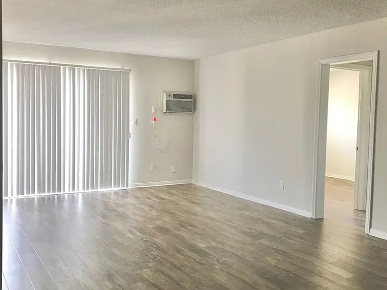 1827 Veteran Ave — Photo 4
