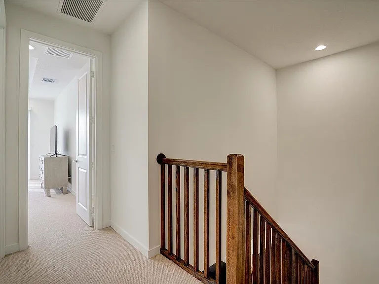1451 Pioneer Way — Photo 28