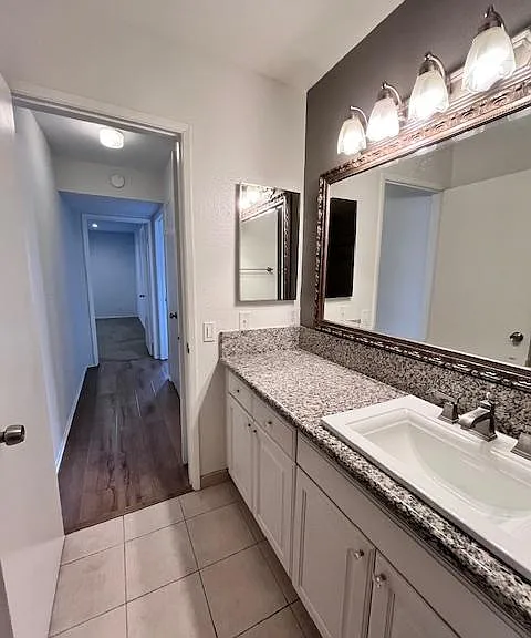 906 N Doheny Dr #512 — Photo 22
