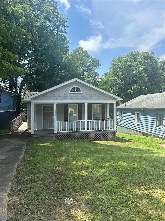 3 bed, 1.0 bath, 1144 sqft, $1,950 — Photo 2