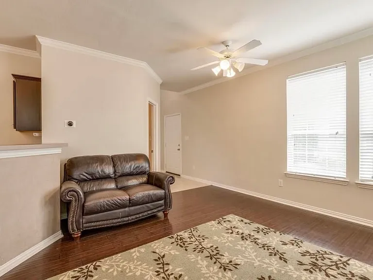 615 Regency Dr — Photo 17