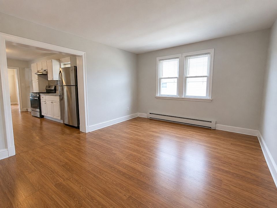 1st image of 632 Saint Lawrence Ave #1