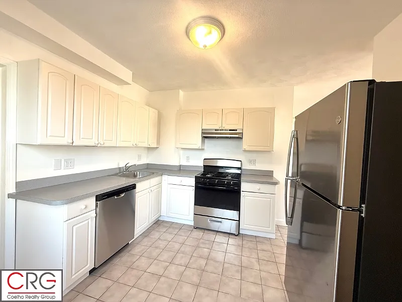 4 bed, 1.5 bath, 1400 sqft, $3,800 — Photo 1