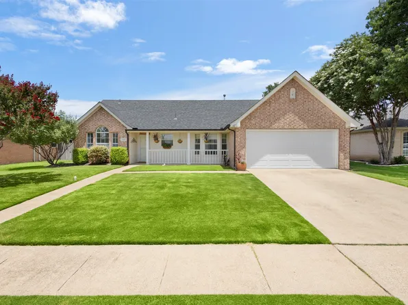 6213 Peach Tree Dr, Midlothian, TX 76065