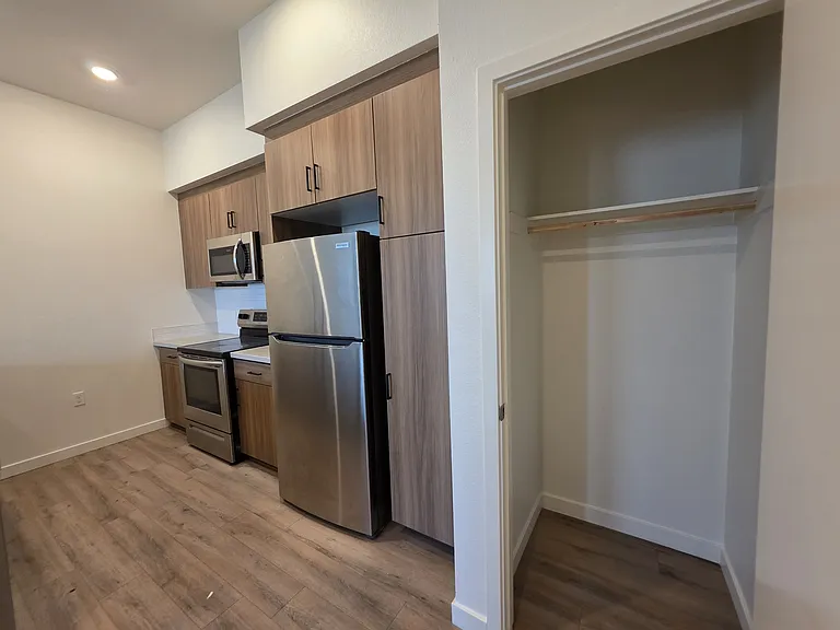 615 Highland Ave #105 — Photo 3