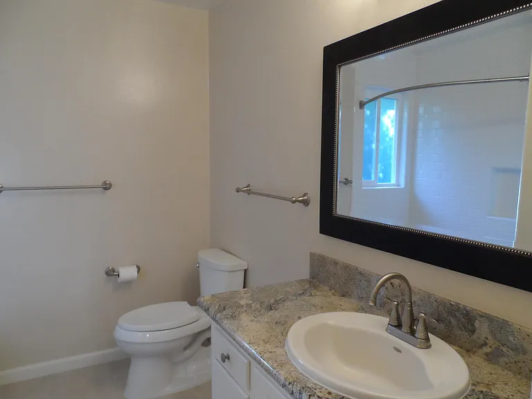 2240 Rockwood Dr — Photo 21