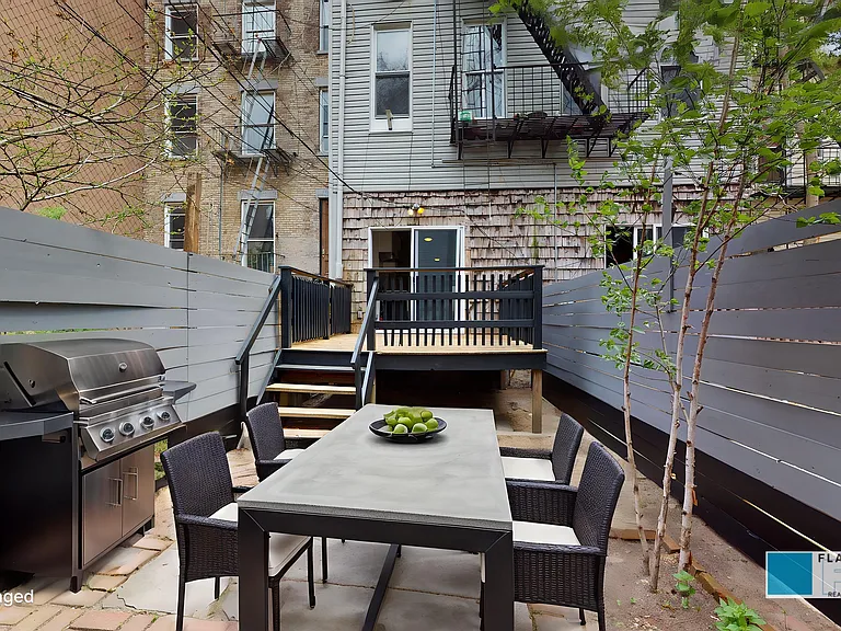 90 Berry St #1R — Photo 7