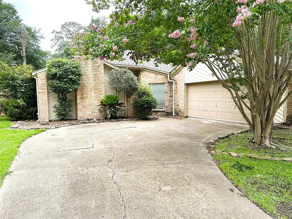 15127 Forest Lodge Dr