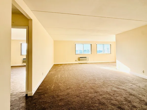 120 Huntington Ave #9, Bridgeport, CT 06601