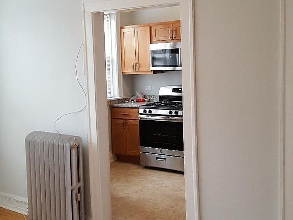 5th image of 1024 N Austin Blvd APT 3C
