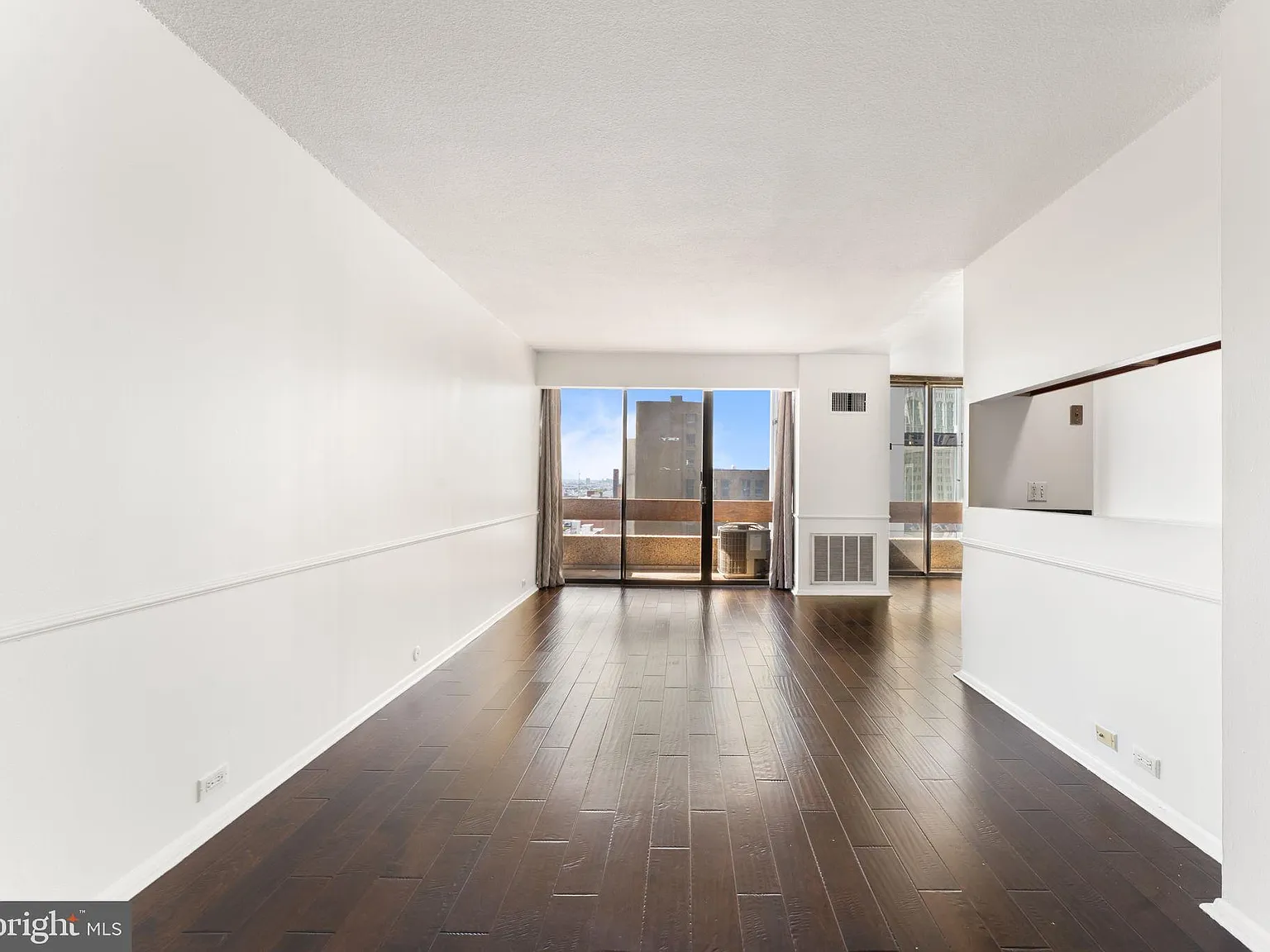 1 bed, 1.0 bath, 873 sqft, $2,000 — Photo 3