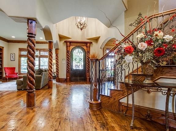 2nd image of 6433 Woodland Dr