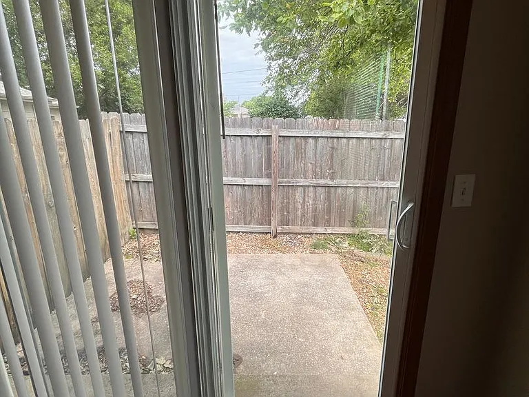 3107 N Kentwood Ave — Photo 12