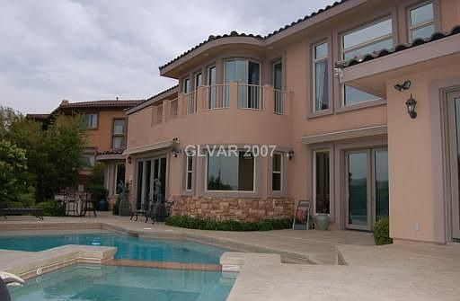 3rd image of 16 Bloomfield Hills Dr
