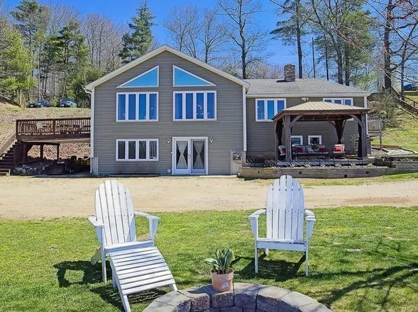 110 Sunset Ln, Lunenburg, MA 01462