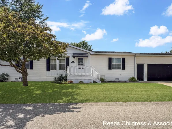 13813 Shamrock Ln NE, Cedar Springs, MI 49319