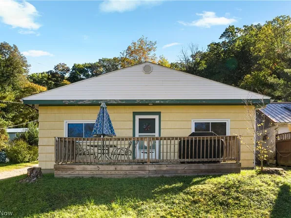 2056 Liberty Dr SW, Carrollton, OH 44615