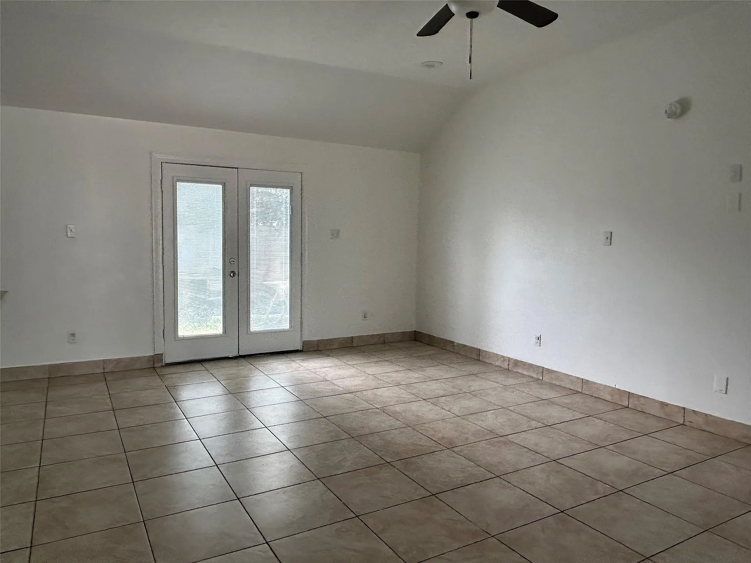 4 bed, 2.0 bath, 1742 sqft, $1,850 — Photo 3