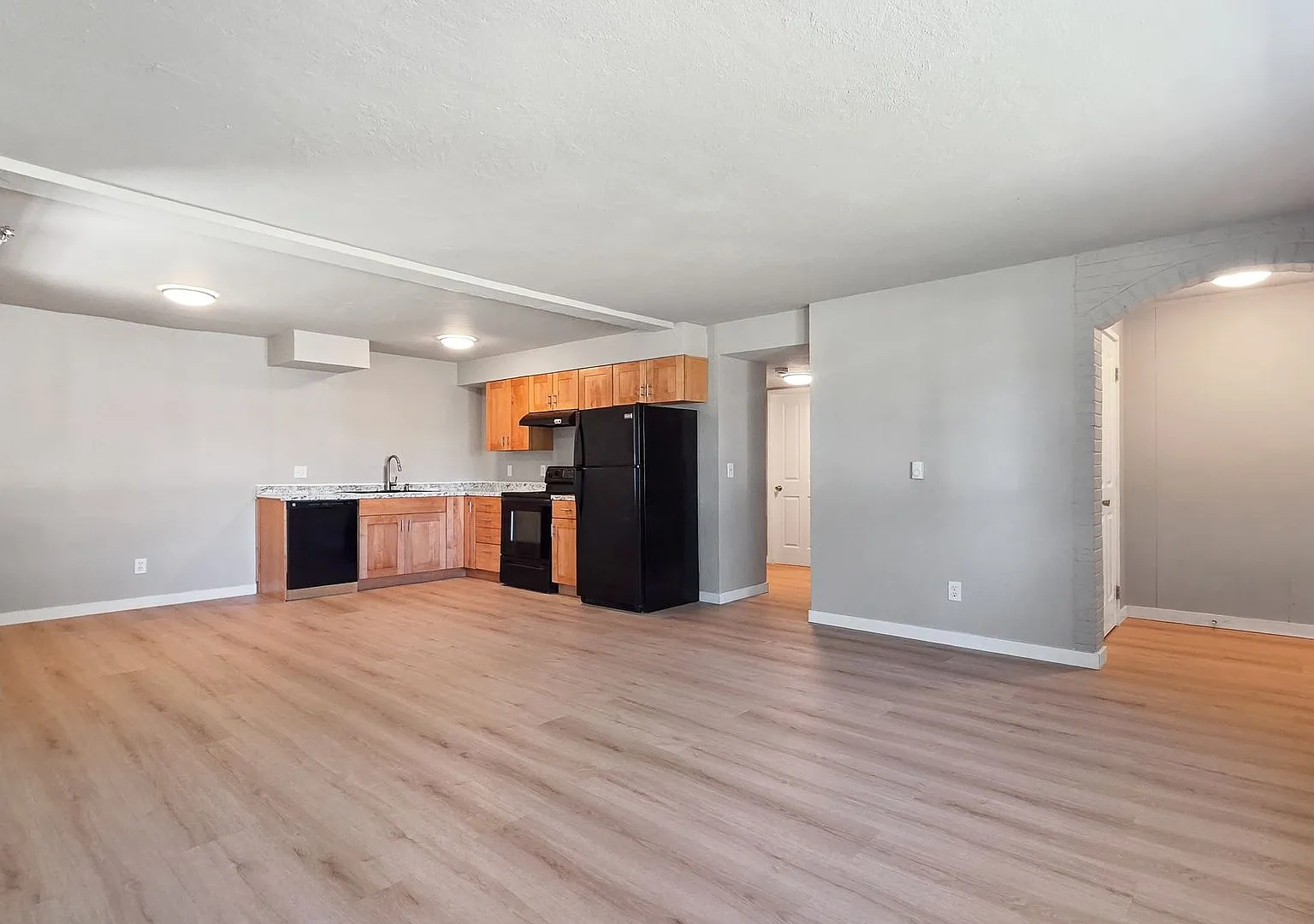 Updated 2 Bed 1 Bath in Fairwood Near Safeway — Photo 4