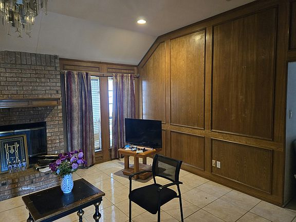 4th image of 5101 Bellefontaine Dr