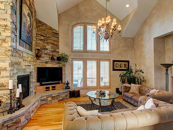 Amazing 2 story great room