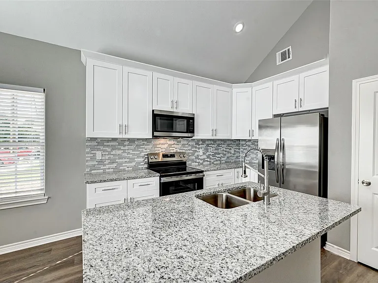 8695 Sassafras St — Photo 4