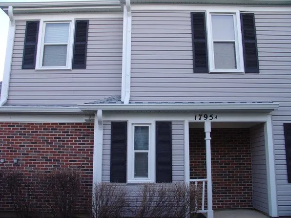 1795 Vermont Dr #8, Elk Grove Village, IL 60007
