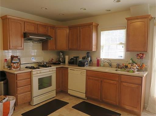 3rd image of 19 Wilmot St