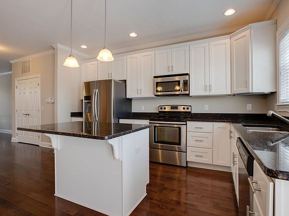 4th image of 380 Blue Stone Hills Dr