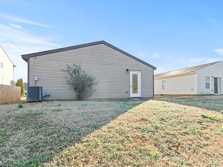 341 Mertle Dr NE — Photo 7