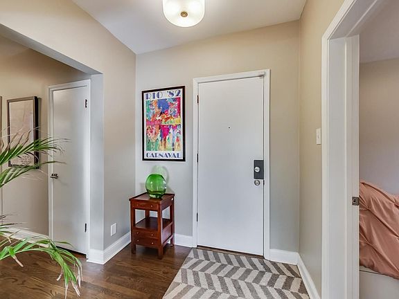 3rd image of 934 W Sunnyside Ave APT 1A