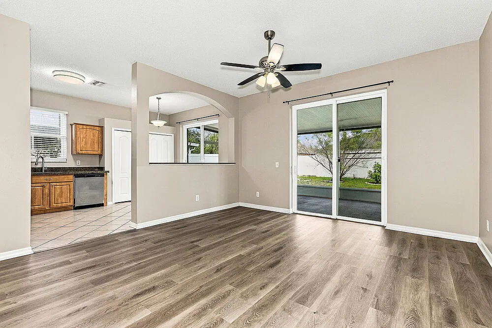 3 bed, 2.0 bath, 1330 sqft, $2,265 — Photo 4