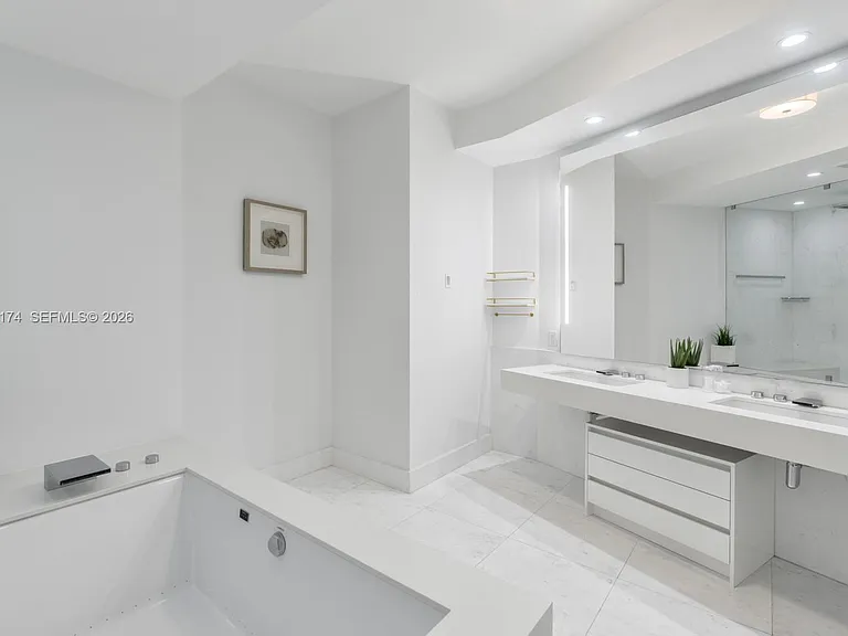 18555 Collins Ave #5105 — Photo 19