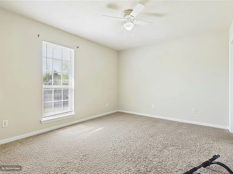 513 Camp Ct N — Photo 7