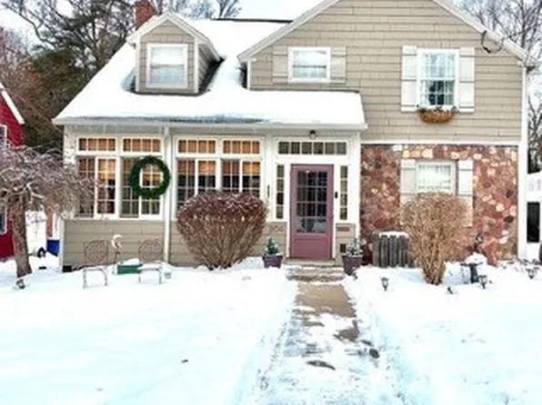 204 Dewittshire Rd, Syracuse, NY 13214