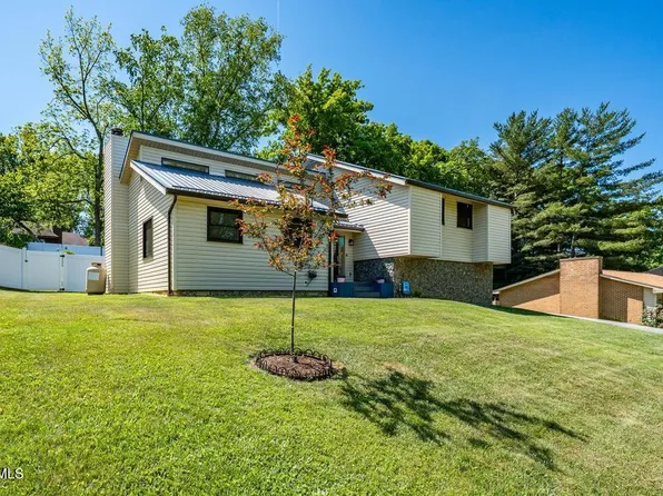 3540 McIntosh Dr, Kingsport, TN 37663