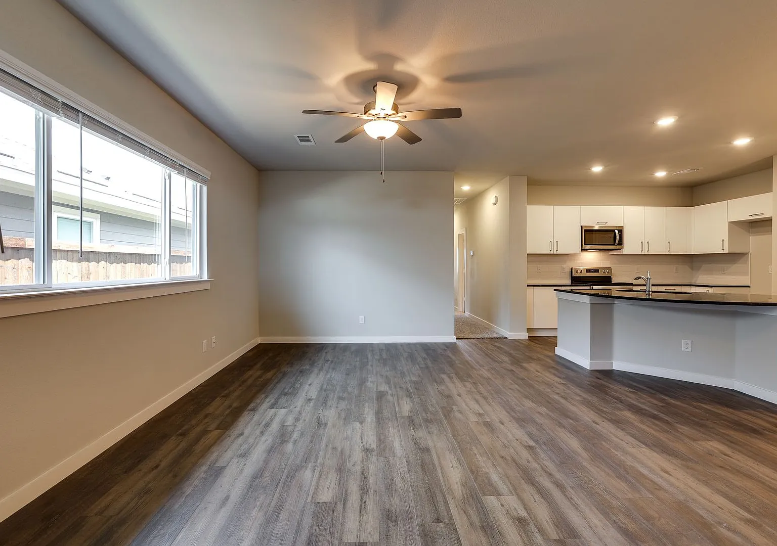 Gorgeous 3 Bedroom Duplex Located In Midlothian Isd! — Photo 4