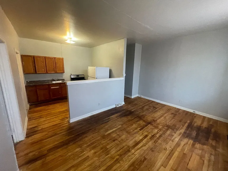 828 W Windlake Ave (8 unit)
