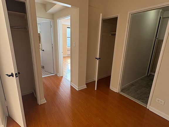 5th image of 139-65 Pershing Cres #A