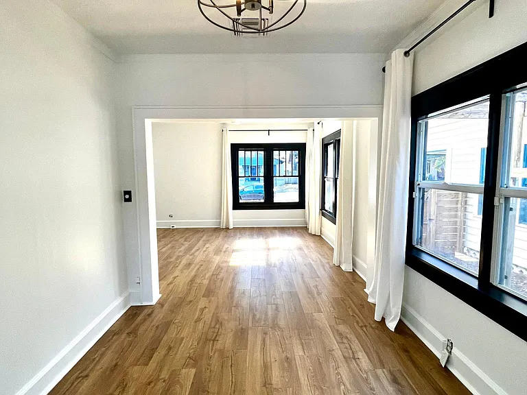 2637 Burlington Ave N — Photo 8