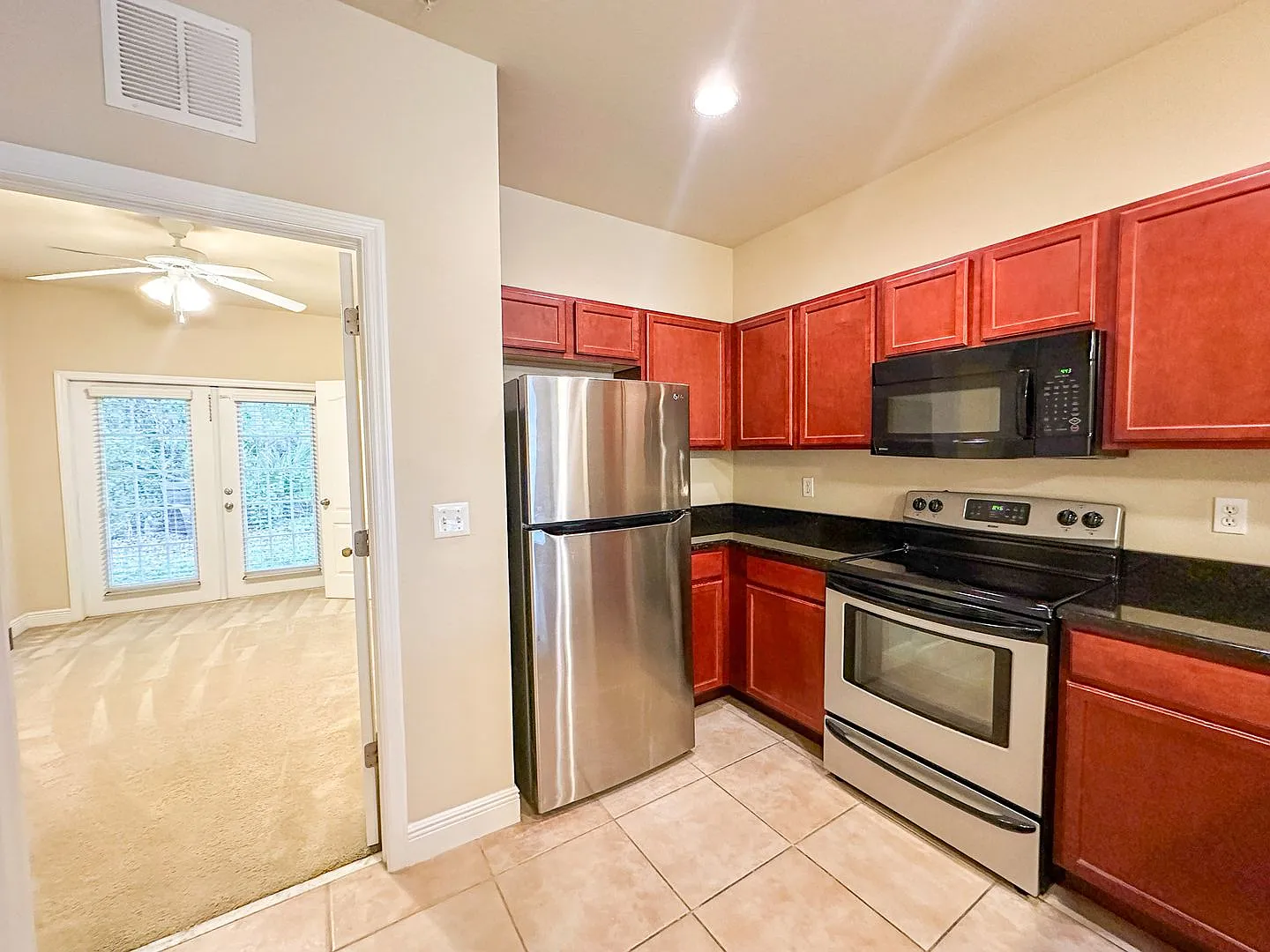 2946 SW 35th Pl — Photo 2