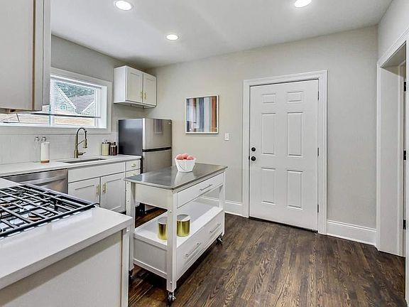 4th image of 1714 N Lawndale Ave #1