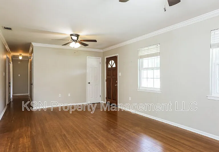 503 W Tietgen St — Photo 2