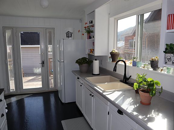 5th image of 30 Roche Ave