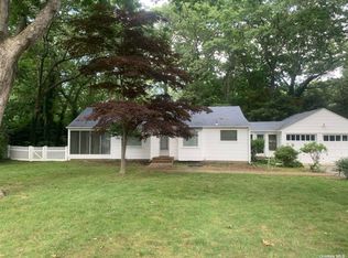 293 Pipe Stave Hollow Rd, Miller Place, NY 11764