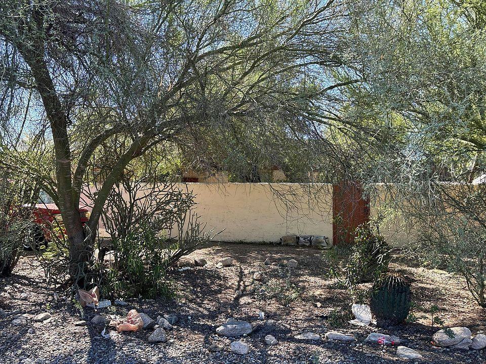 1st image of 840 E Roger Rd